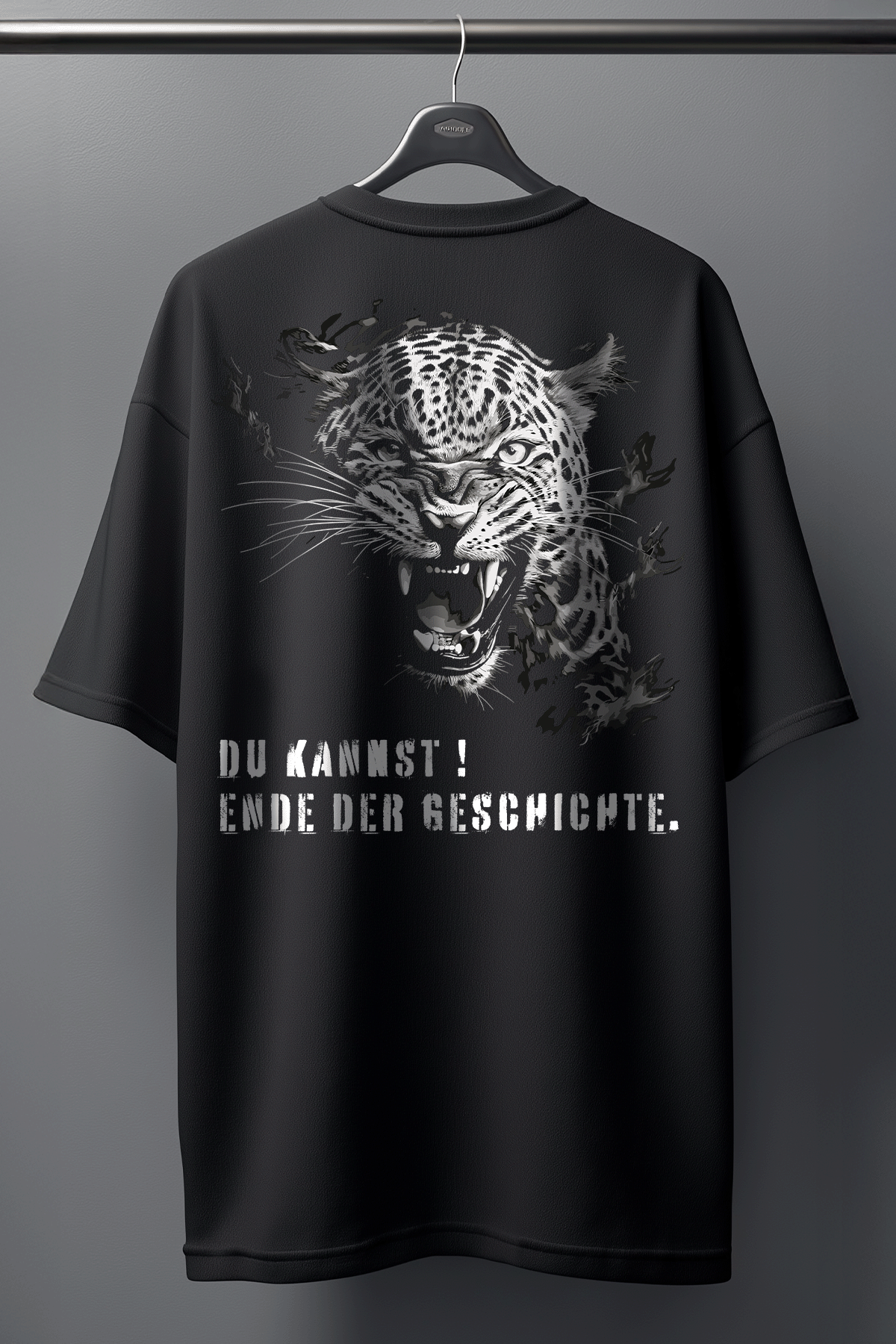 Die Oversized Shirts in Premiumqualität für Bodybuilder. Das Oversized Shirt ist in den Größen XS bis 4XL erhältlich. Der Stoff ist aus Heavy Cotton und hat ein Gewicht von 240 GSM. Er besteht aus 100% Baumwolle. Das ideale Shirt für alle Bodybuilder und Kraftsportler. Wir verwenden nur Umweltfreundliche Verpackung.