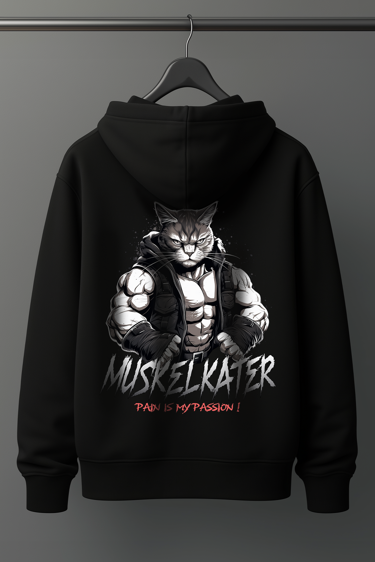 Der schwarze Oversized Hoodie ist ideale für alle, die Bodybuilding, Kraftsport und Fitness mit Leidenschaft leben. Der lockere Schnitt bietet maximale Bewegungsfreiheit, perfekt für Brusttraining, Kreuzheben, Schulter-Workouts oder Kniebeugen. Der Hoodie hält dich warm beim Aufwärmen und sorgt für Komfort nach intensiven Trainingseinheiten. Ein Must-Have für den echten Gym-Lifestyle. Der Hoodie ist robust, sportlich und gleichzeitig stylisch. Damit bist du im Gym und auf der Straße ein echter Hingucker.