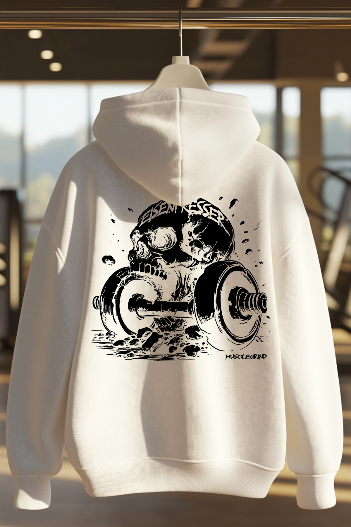 Oversized Hoodie in der Farbe weiß. Der Oversized Hoodie ist in den Größen XS bis 4XL erhältlich. Der Stoff ist aus Heavy Cotton und hat ein Gewicht von 380 GSM. Er besteht aus 80 % Baumwolle und 20 % Polyester. Der ideale Hoodie für alle Bodybuilder und Kraftsportler. Wir verwenden eine umweltfreundliche Verpackung.