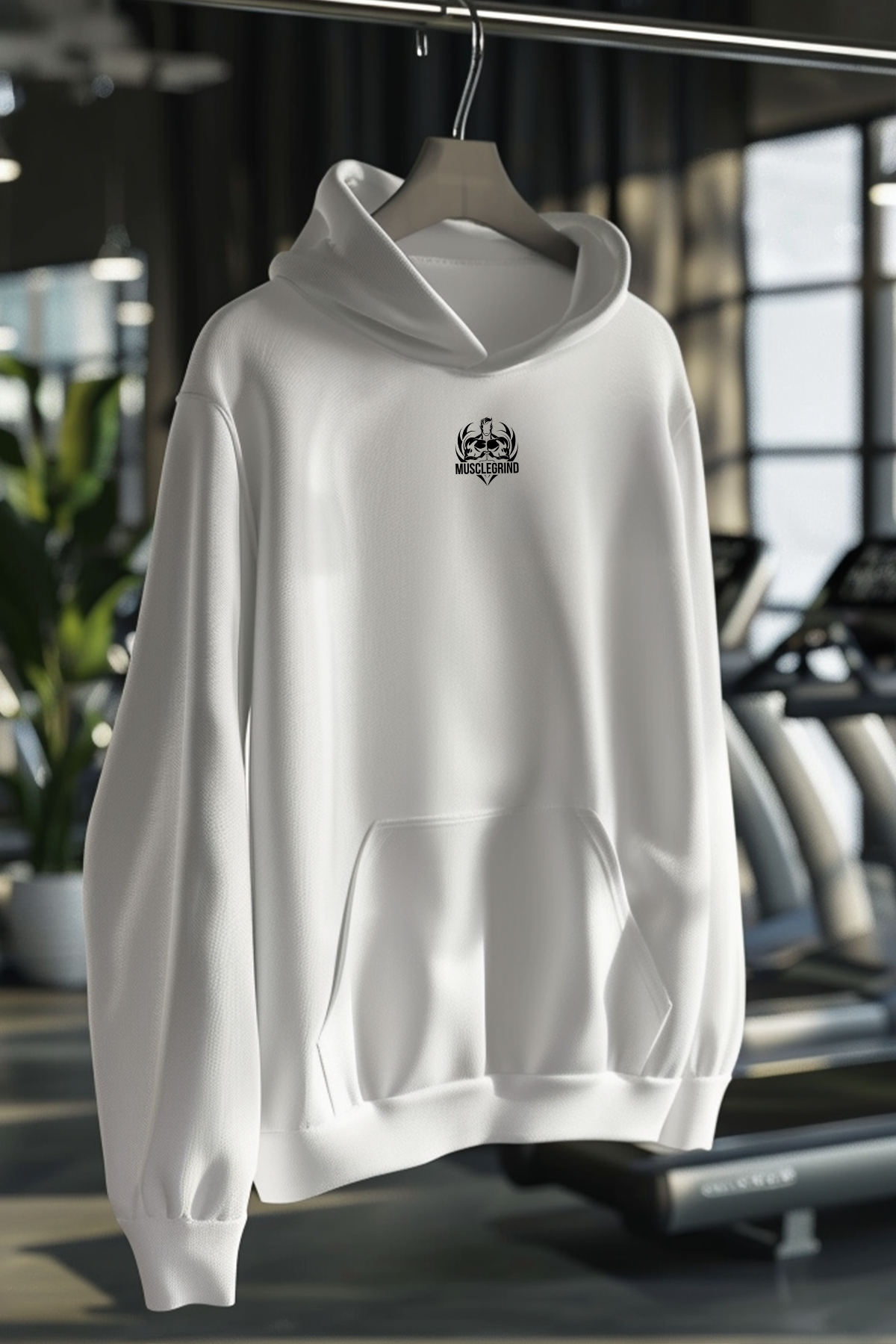 Oversized Hoodie in der Farbe weiß. Der Oversized Hoodie ist in den Größen XS bis 4XL erhältlich. Der Stoff ist aus Heavy Cotton und hat ein Gewicht von 380 GSM. Er besteht aus 80 % Baumwolle und 20 % Polyester. Der ideale Hoodie für alle Bodybuilder und Kraftsportler. Wir verwenden eine umweltfreundliche Verpackung.