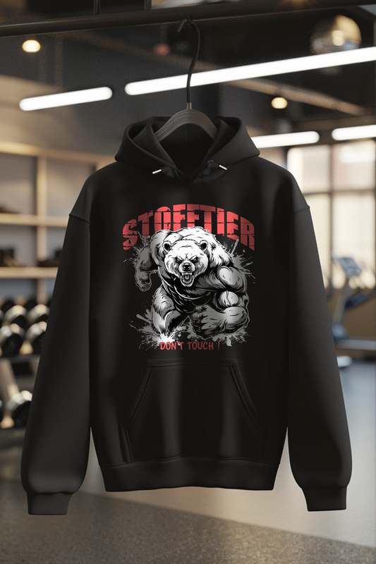Hoodie in der Farbe Schwarz. Der Hoodie ist in den Größen S bis 4XL erhältlich. Der Stoff ist aus Heavy Cotton und hat ein Gewicht von 280 GSM. Er besteht aus 80 % Baumwolle und 20 % Polyester. Der ideale Hoodie für alle Bodybuilder und Kraftsportler. Wir verwenden eine umweltfreundliche Verpackung.