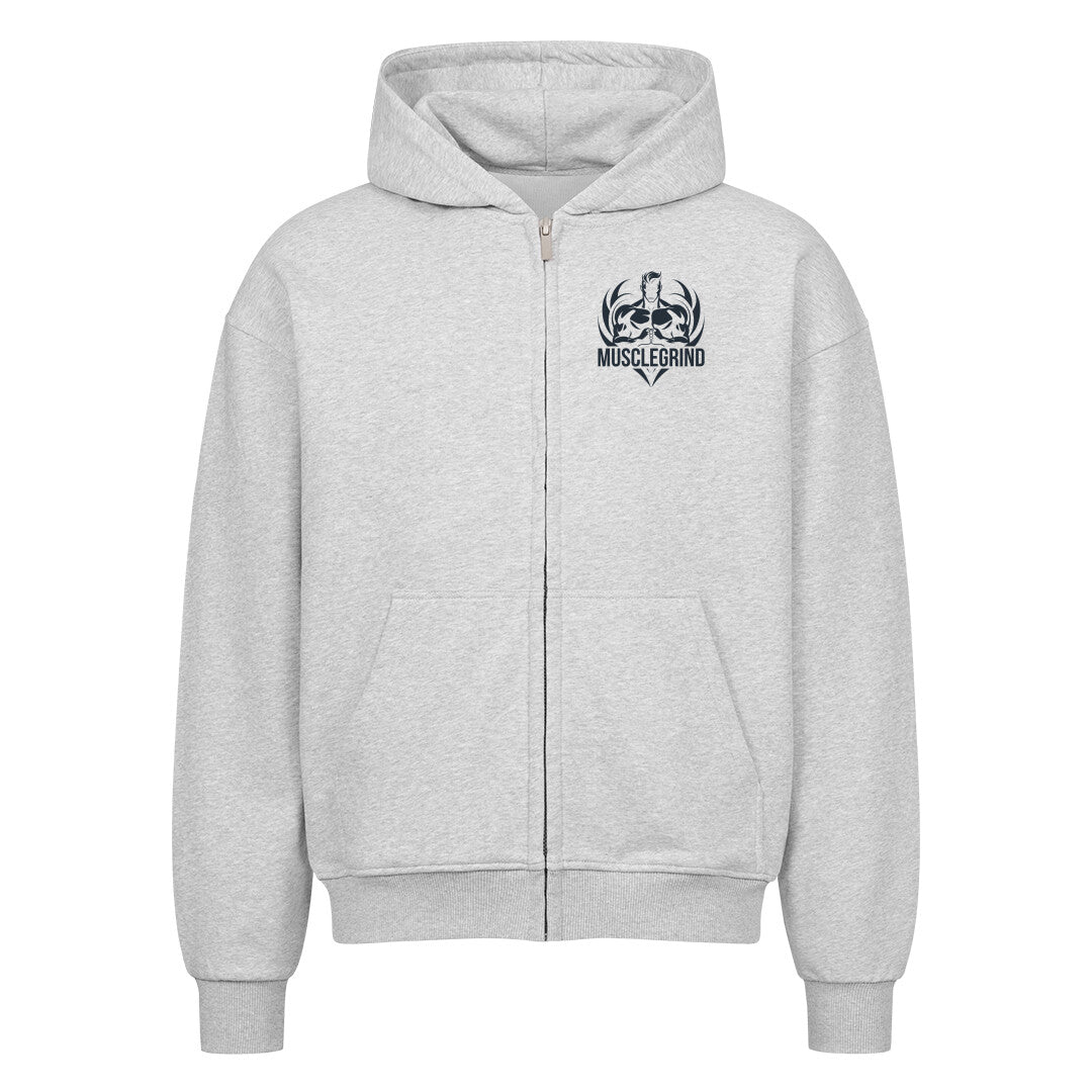 Oversized Zipper Hoodie in der Farbe schwarz. Der Oversized Zipper ist in den Größen S bis 4XL erhältlich. Der Stoff ist aus Heavy Cotton und hat ein Gewicht von 430 GSM. Der Zipper besteht aus 100% Baumwolle. Das ideale Hoodie für alle Bodybuilder und Kraftsportler. Wir verwenden eine Umweltfreundliche Verpackung.