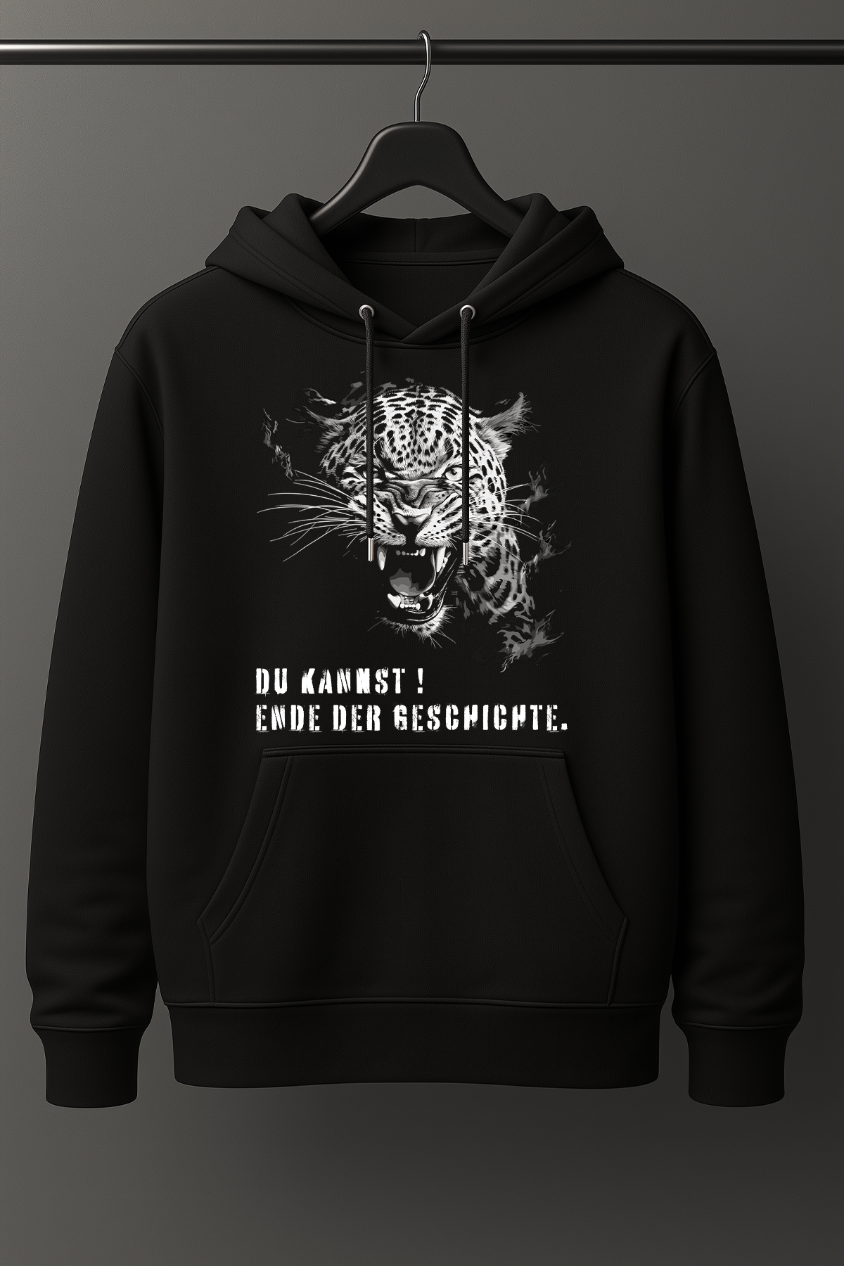 Hoodie in der Farbe schwarz. Der Hoodie ist in den Größen S bis 4XL erhältlich. Der Stoff ist aus Heavy Cotton und hat ein Gewicht von 280 GSM. Er besteht aus 80% Baumwolle und 20% Polyester. Der ideale Hoodie für alle Bodybuilder und Kraftsportler. Wir verwenden eine Umweltfreundliche Verpackung.