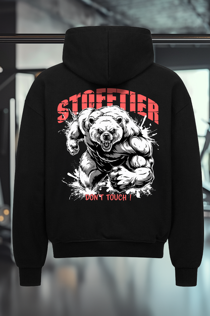 Übergroßer Zipper-Hoodie in der Farbe schwarz. Der Oversized Zipper ist in den Größen S bis 4XL erhältlich. Der Stoff ist aus schwerer Baumwolle und hat ein Gewicht von 430 GSM. Der Reißverschluss besteht aus 100 % Baumwolle. Der ideale Hoodie für alle Bodybuilder und Kraftsportler. Wir verwenden eine umweltfreundliche Verpackung.