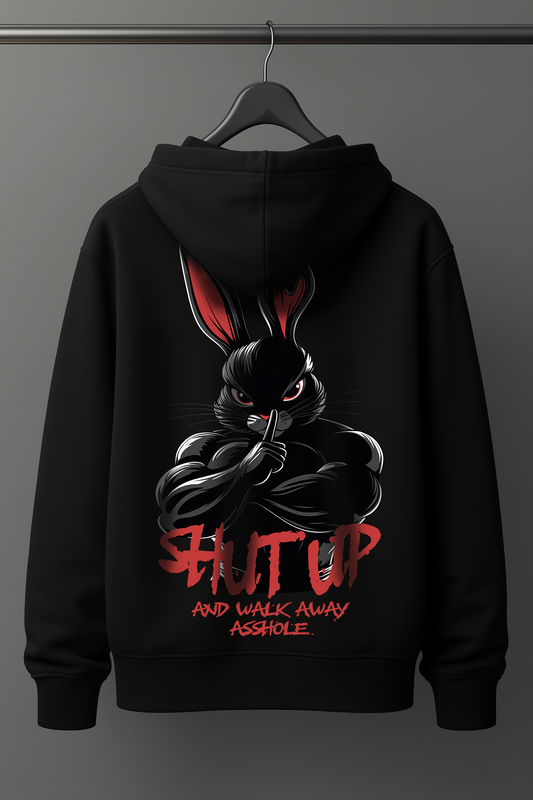 Der schwarze Oversized Hoodie ist ideale für alle, die Bodybuilding, Kraftsport und Fitness mit Leidenschaft leben. Der lockere Schnitt bietet maximale Bewegungsfreiheit, perfekt für Brusttraining, Kreuzheben, Schulter-Workouts oder Kniebeugen. Der Hoodie hält dich warm beim Aufwärmen und sorgt für Komfort nach intensiven Trainingseinheiten. Ein Must-Have für den echten Gym-Lifestyle. Der Hoodie ist robust, sportlich und gleichzeitig stylisch. Damit bist du im Gym und auf der Straße ein echter Hingucker.
